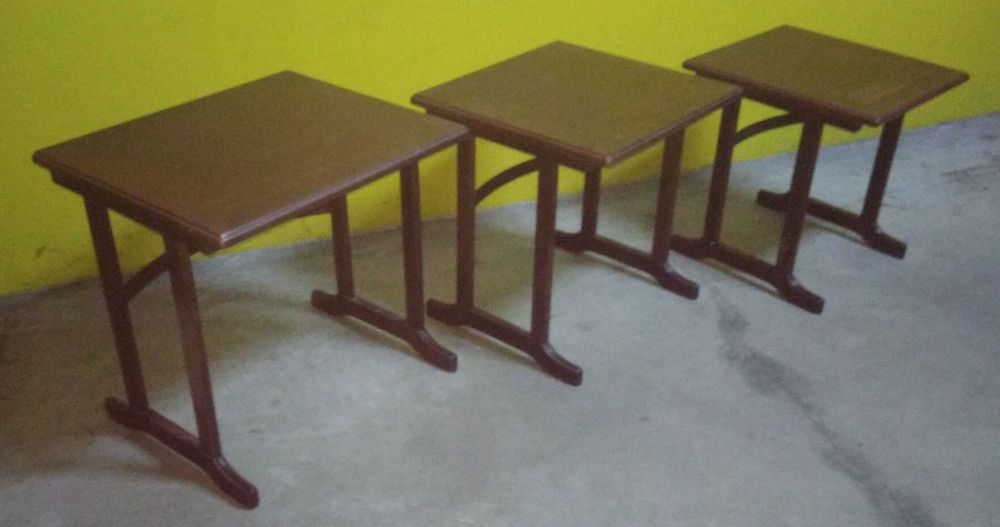 Conjunto de três mesinhas
