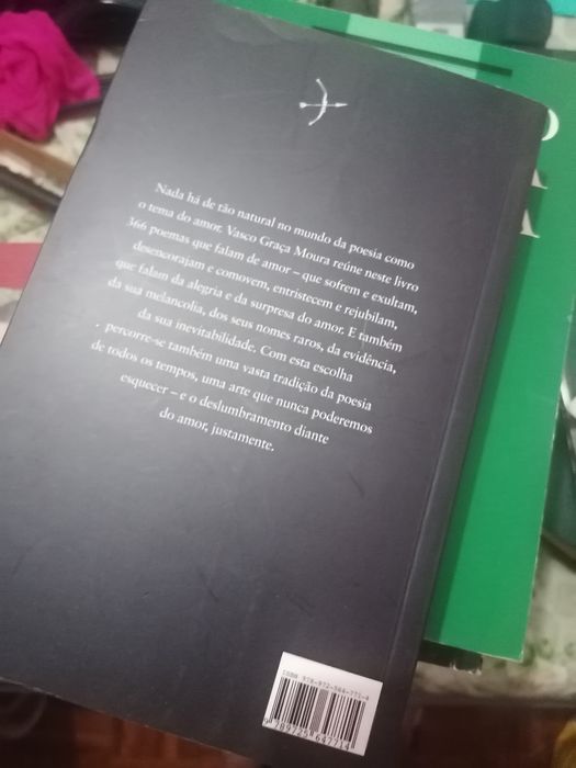 Livro 366 Poemas que falam de Amor