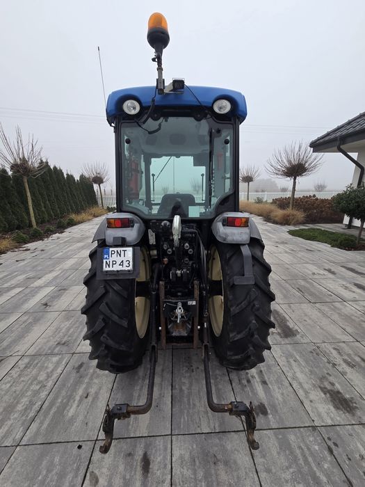 Ciagnik sadowniczy New Holland T4 75N