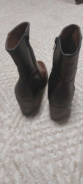 Сапоги коричнево-черные на каблуке