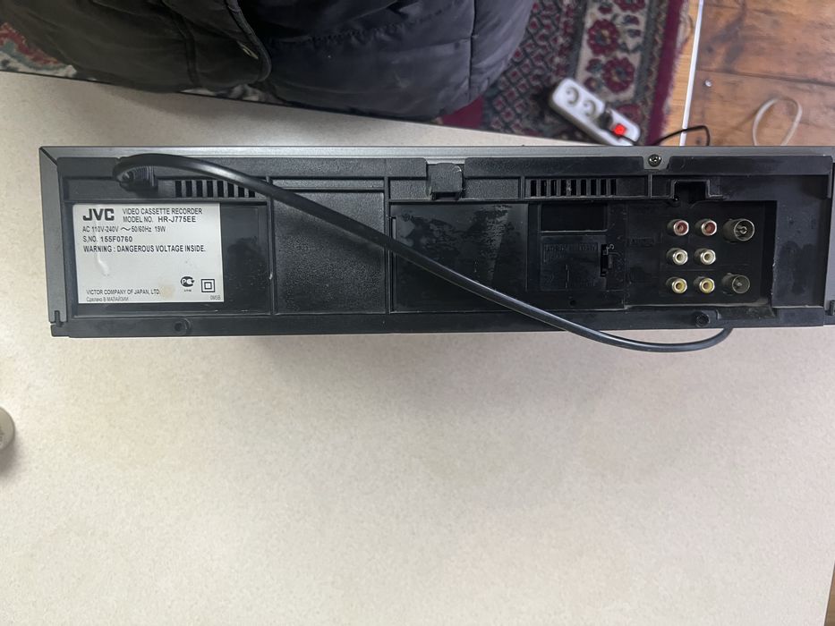 Подам видео магнитофон