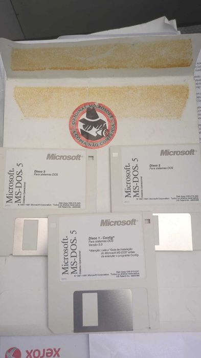 Envelope e disquetes originais Microsoft DOS 5