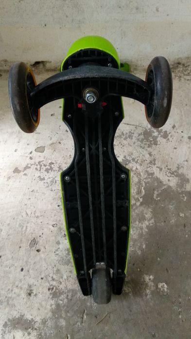 Самокат зелёный детский