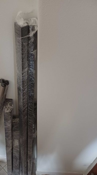Mesa de jantar preta IKEA TÄRENDÖ; 4 lugares (110x67 cmx74cm)