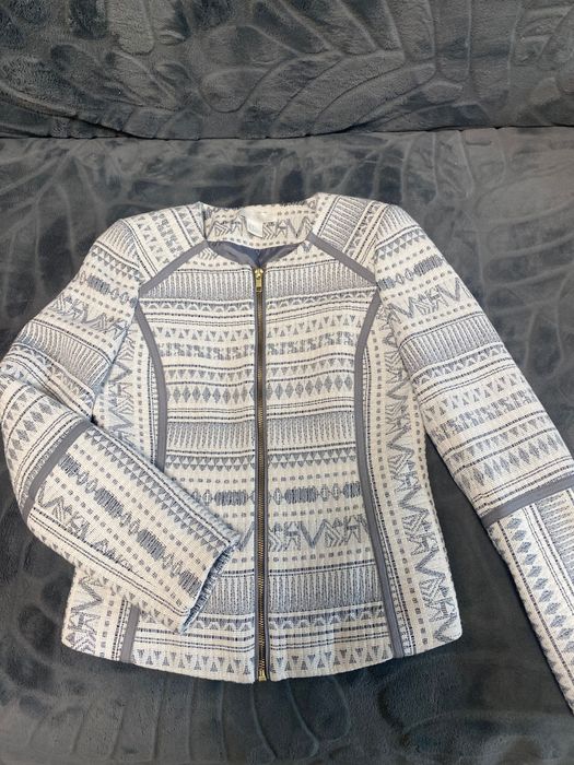 Чудовий піджак для дівчини