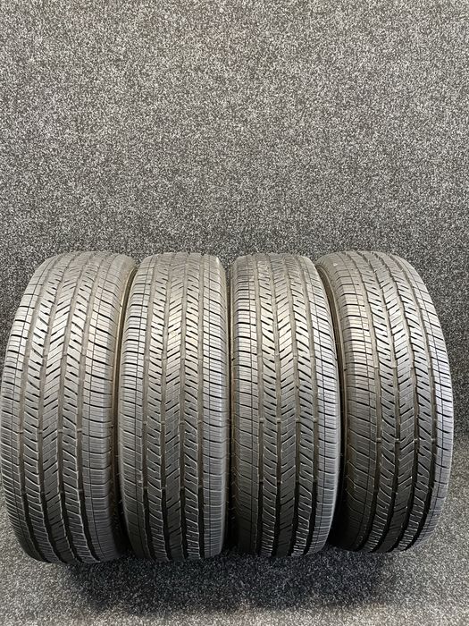 Продам Б/У шини Bridgestone 255/70R18 Dueler H/T 685