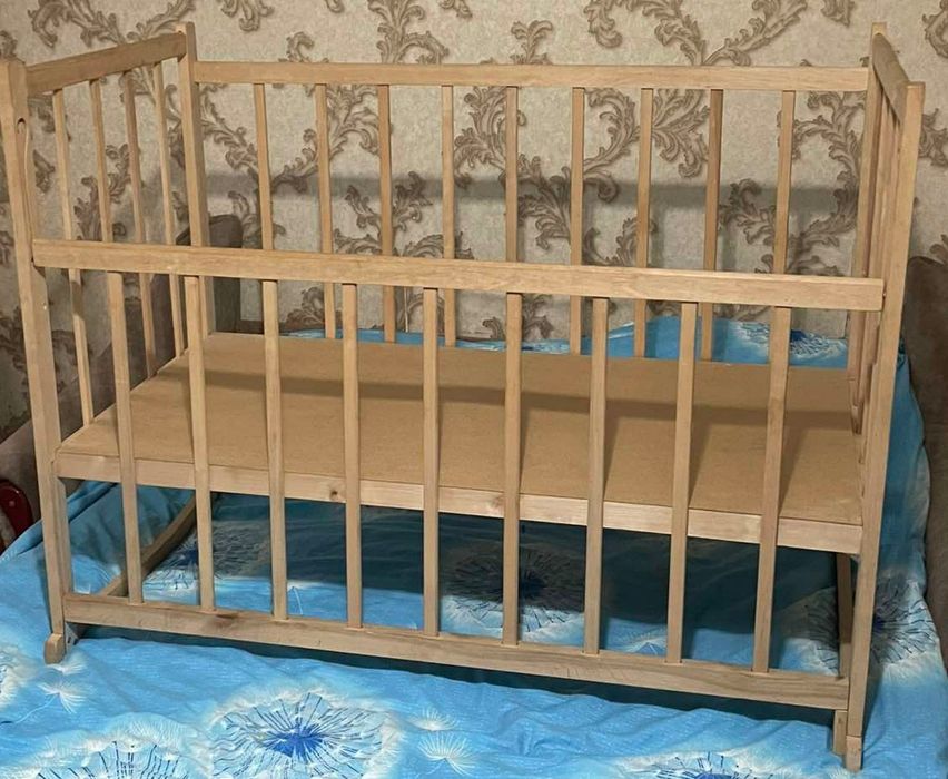 Кроватка дитяча (ліжечко)