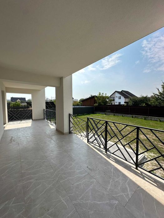 Великий будинок у Крихівцях з ділянкою 6 сот.!