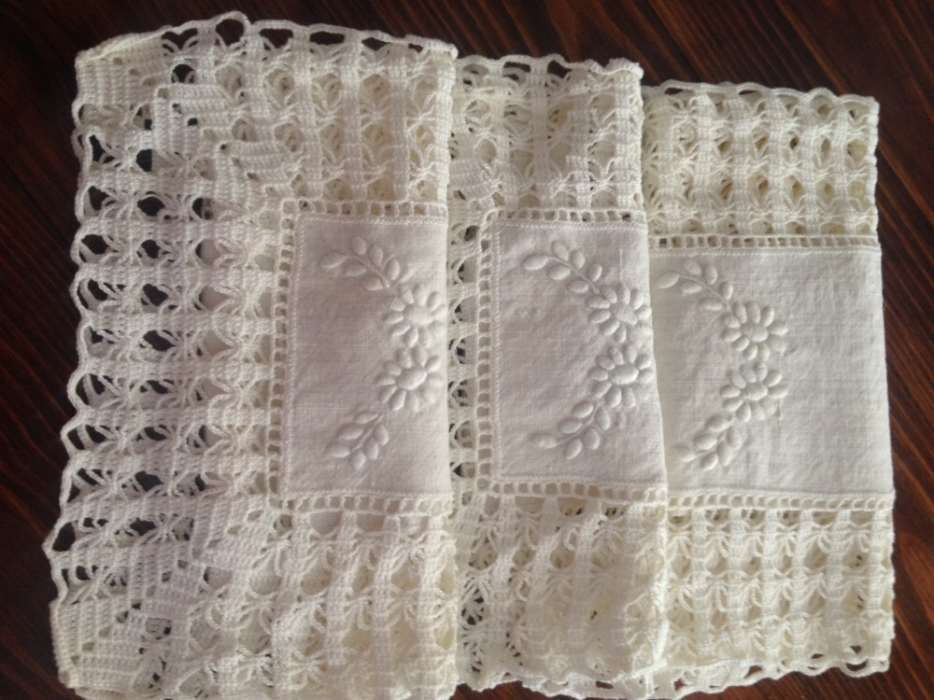 Panos de linho em renda e bordados à mão