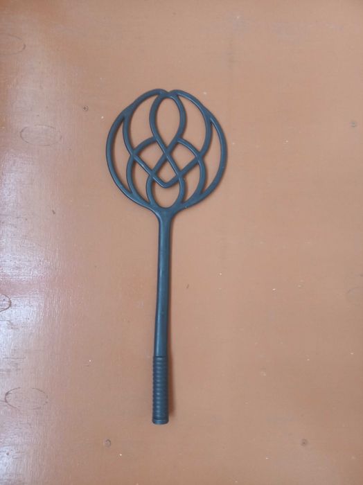 Пластикова вибивачка для килимів