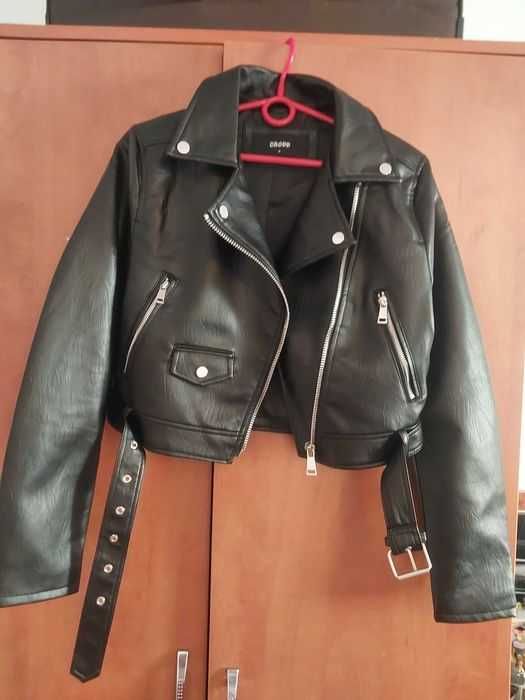 Sprzedam nową kurtkę dla dziewczyny.