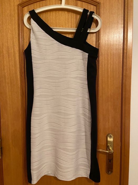 Vestido elástico assimétrico