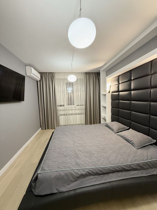 Продам трикімнатну квартиру на Щасливому!