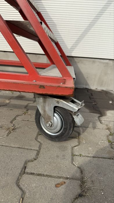 Podest jezdny magazynowy