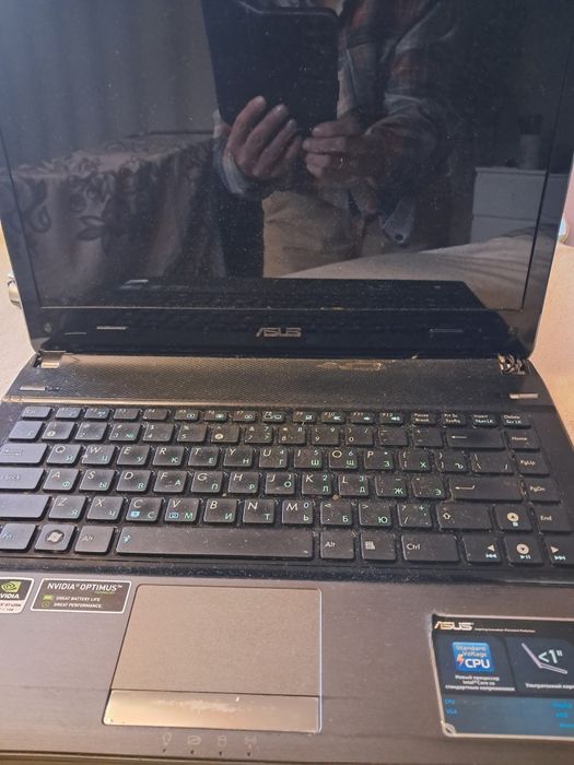 Ноутбук asus, але з дефектом