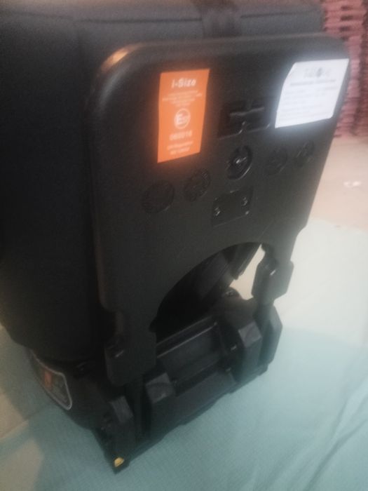 Nowy fotelik samochodowy ISOFIX
