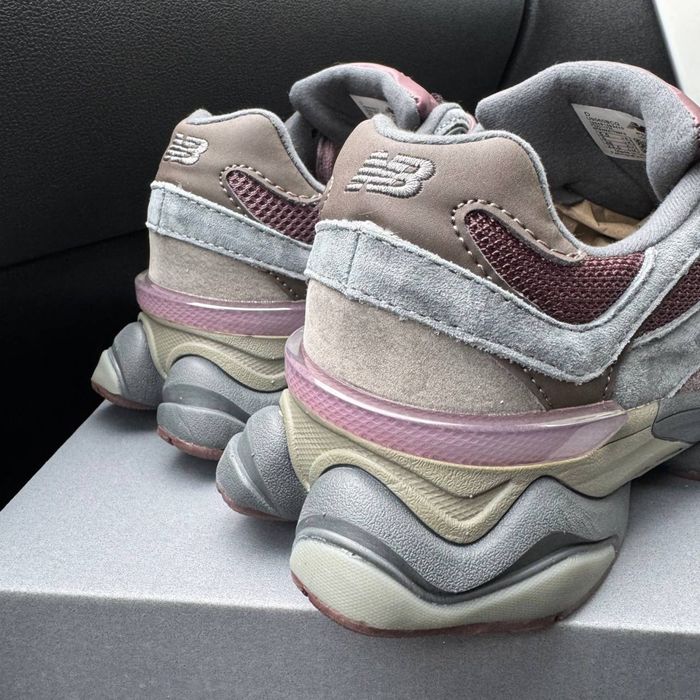 Жіночі бордові кросівки нюбеланс New Balance 9060 Truffle Rich Earth