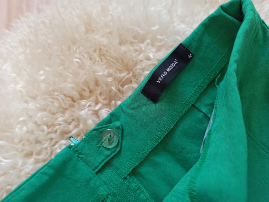 spodniczka M Vero moda z zakladkami