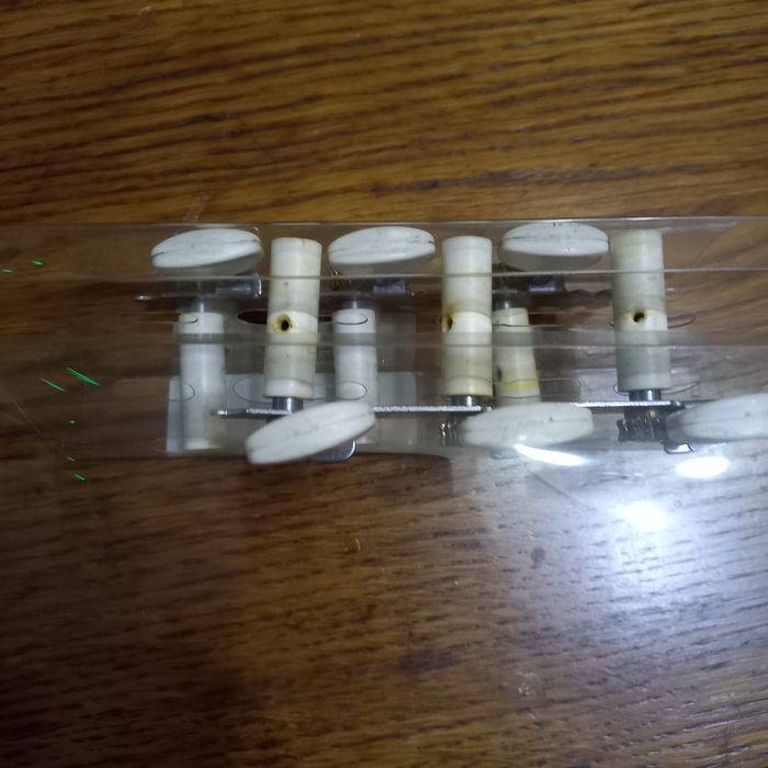 Продам колки для классической гитары