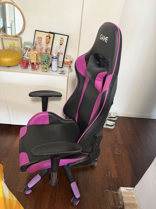 Cadeira gamer cor de rosa e preto