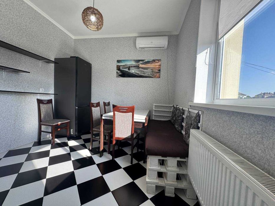 2-х кім Квартира в приватномку секторі 70м  і земля Хотів/Теремки
