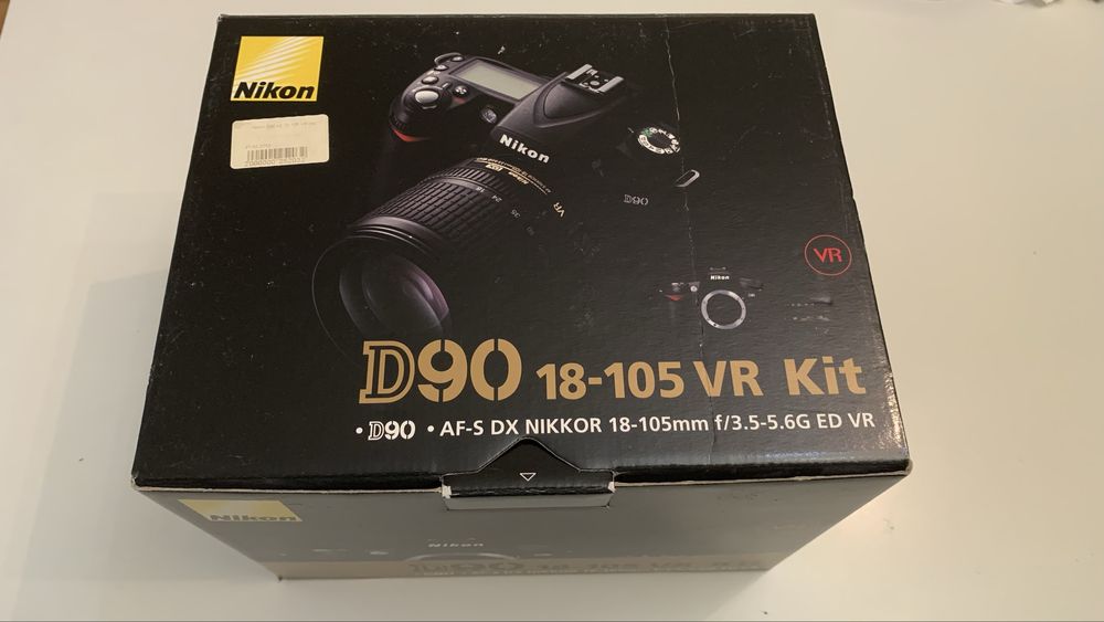 Nikon D90 дзеркальна фотокамера