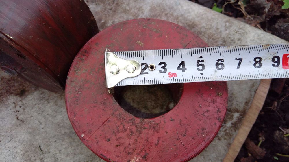 Втулки пластмассові (заміняли підшипники на фермах на транспортерах)