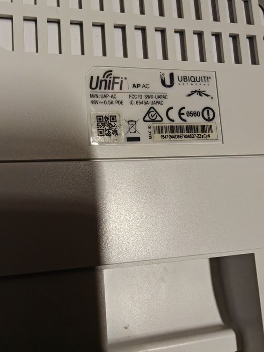 Точка  доступу Wi-Fi Ubiquiti UniFi UAP AC 2.4/5 GHz up 1300 Mbps