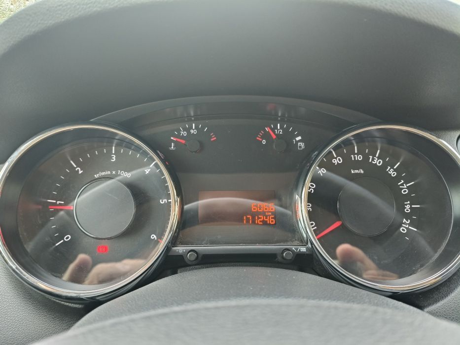 Peugeot 5008 1.6 HDI 7 Lugares 170.000Km — photo 5