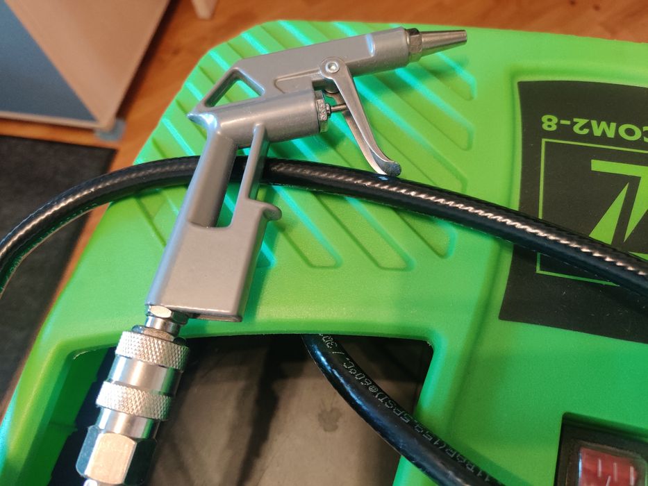 Безмасляный компрессор 180 л/мин 8 бар Zipper ZI-COM2-8