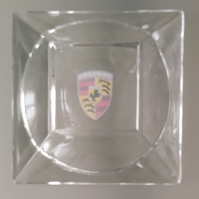 Cinzeiro com logo Porsche