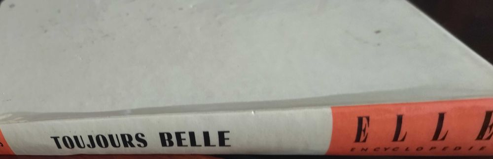 Toujours Belle, em francês, Livro