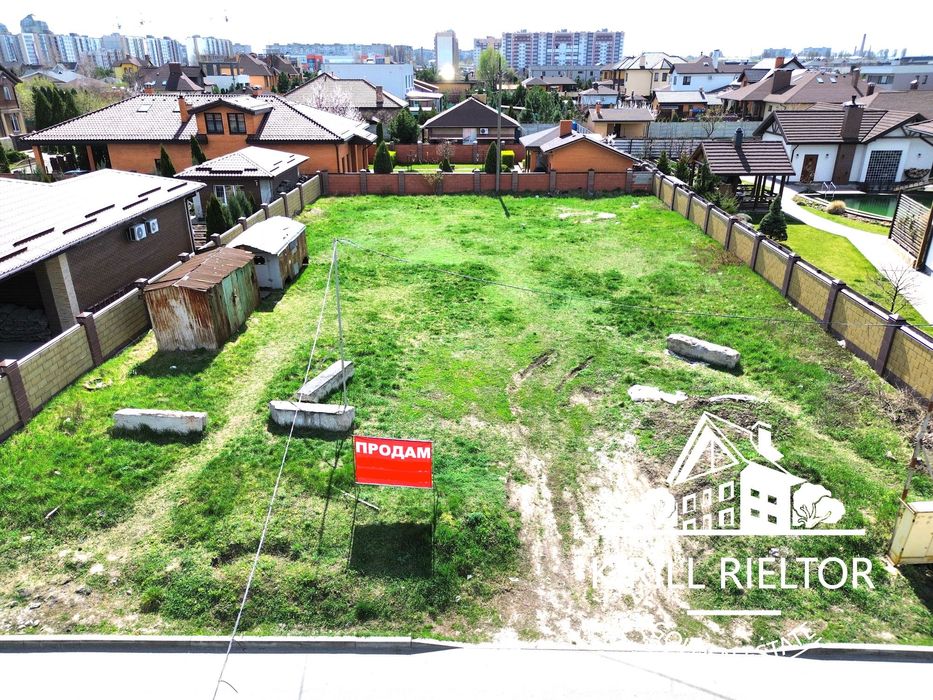 Продается земельный участок на центральной улице кг "Золотые Ключи"