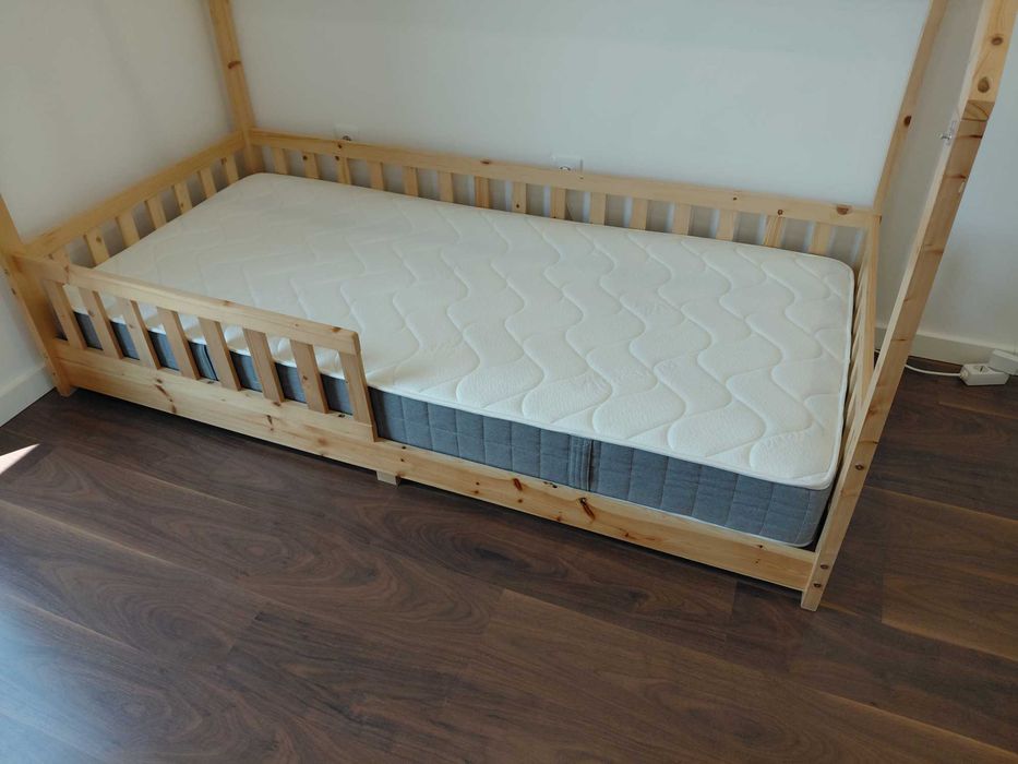 Vendo cama montessori de criança 90x190cm (marca Hôma) com colchão em molas ensacadas