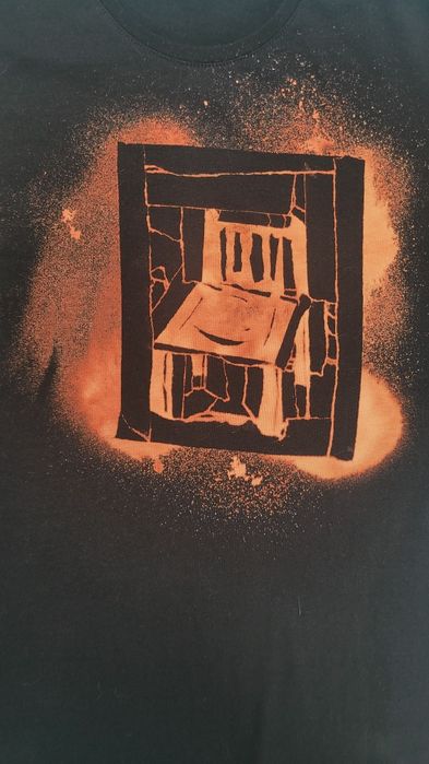 Koszulka z krzesłem