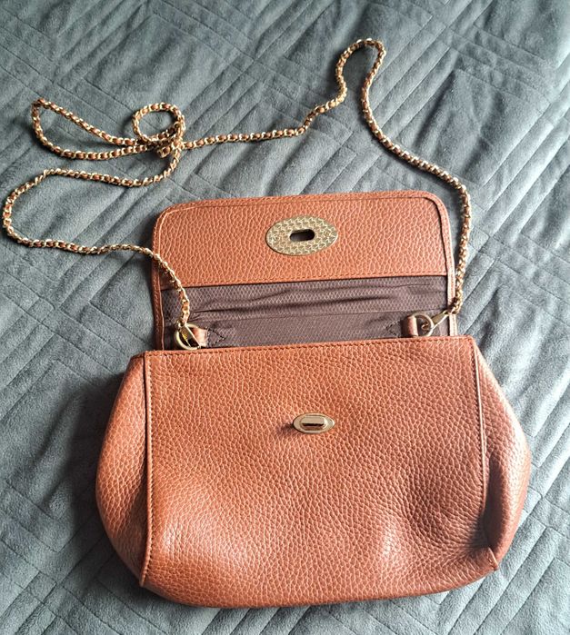 Bolsa/Carteira com Aba e Fecho Metálico - Castanha