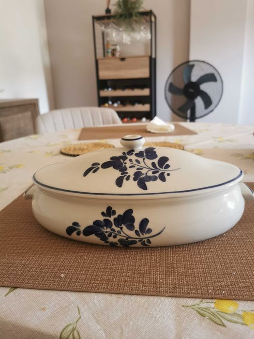 Terrina oval em tons de azul pintada à mão