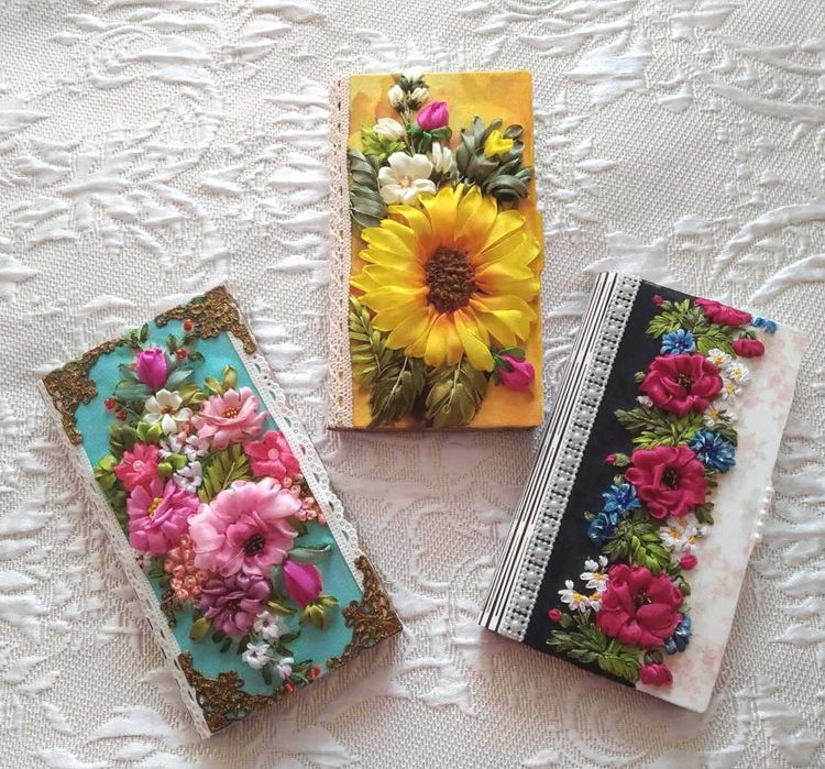 Купюрниці з вишивкою стрічками