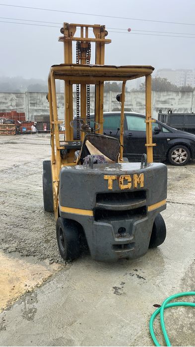 Empilhador tcm rodado duplo 2500kg diesel