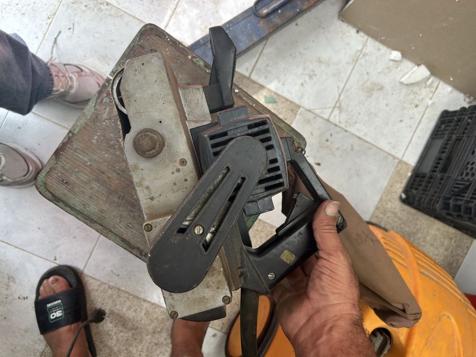 Lixadora de rolo com folhas