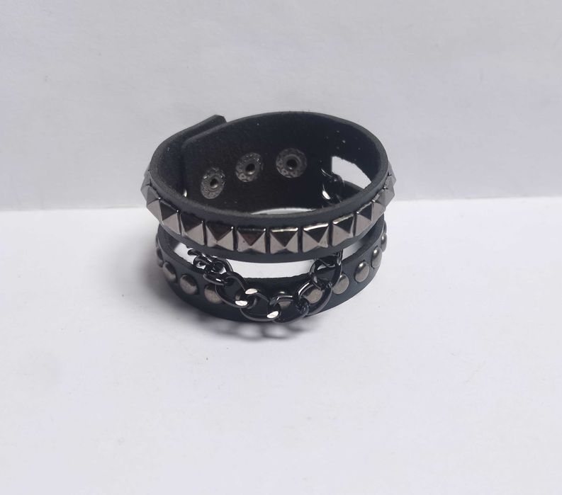Pieszczocha, bransoletka: ćwieki, łańcuch, dżety (metal, gothic, punk)
