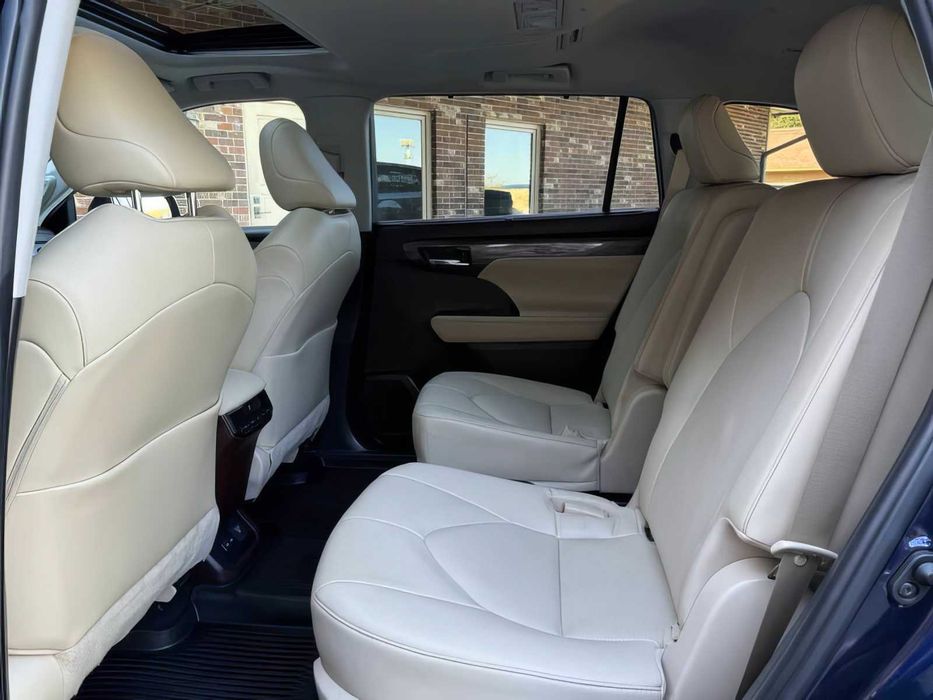 Toyota Highlander Limited      2022