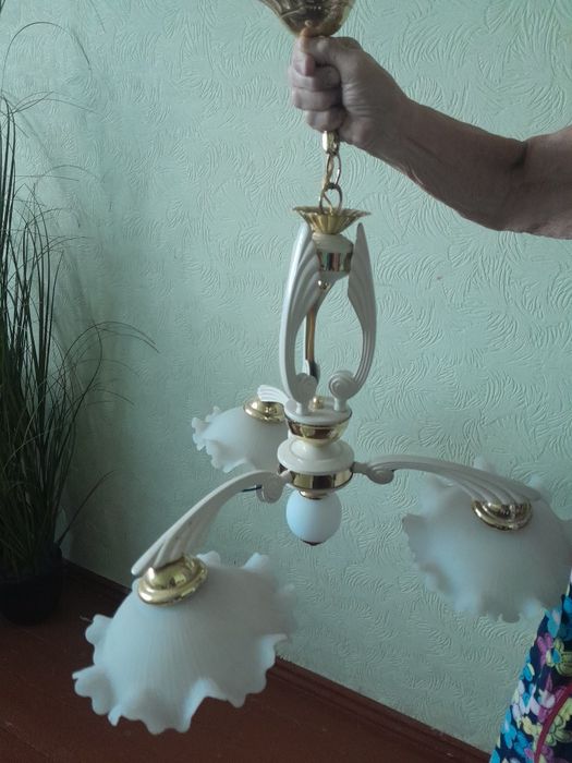 Продам люстру для  зала или спальни