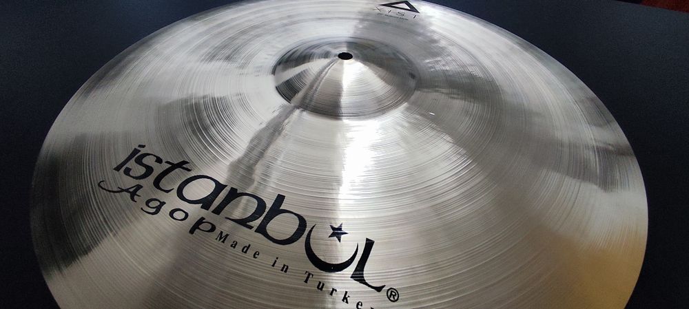 Pratos Bateria: Istanbul Xist Ride 20", Meinl Soundwave Bronze 14" Hihats, Paiste 302 Splash 12"