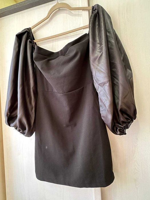 Чорна міні-сукня