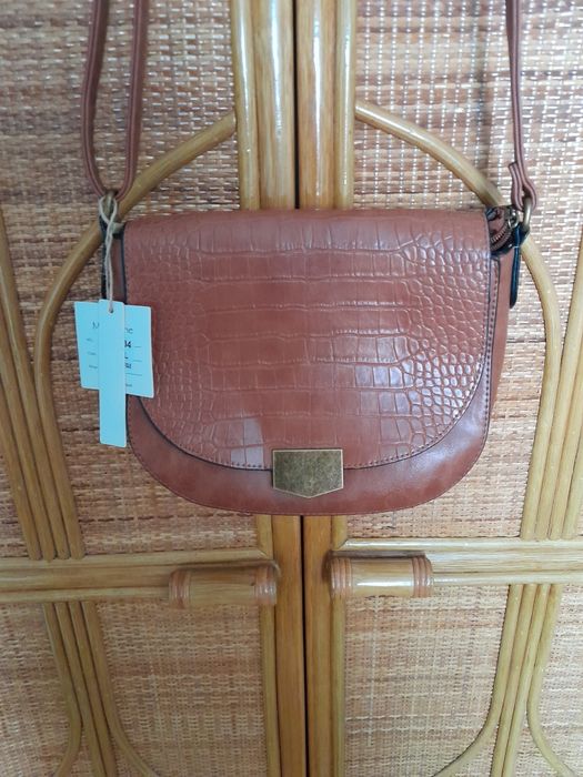 Torebka półokrągła camel Mandoline