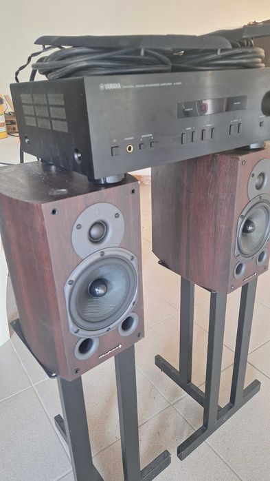 Yamaha Amplifier A S201 com 2 colunas