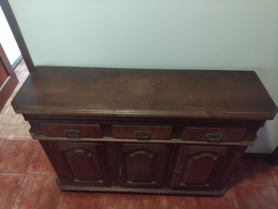 Sapateira  com três portas e gavetas