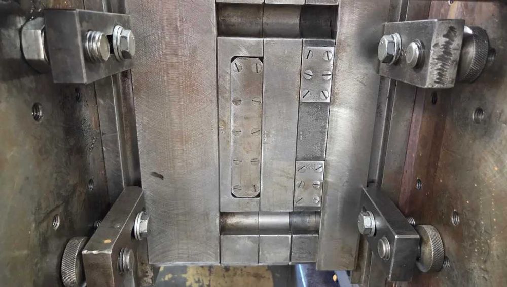 Forma wtryskowa (matryca) do produkcji nakrętek Ø66 mm, 4 gniazda