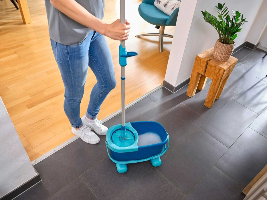 Набір для прибирання Leifheit CLEAN TWIST Mobile Disc Mop Ergo Set 52102 з відром 6 л